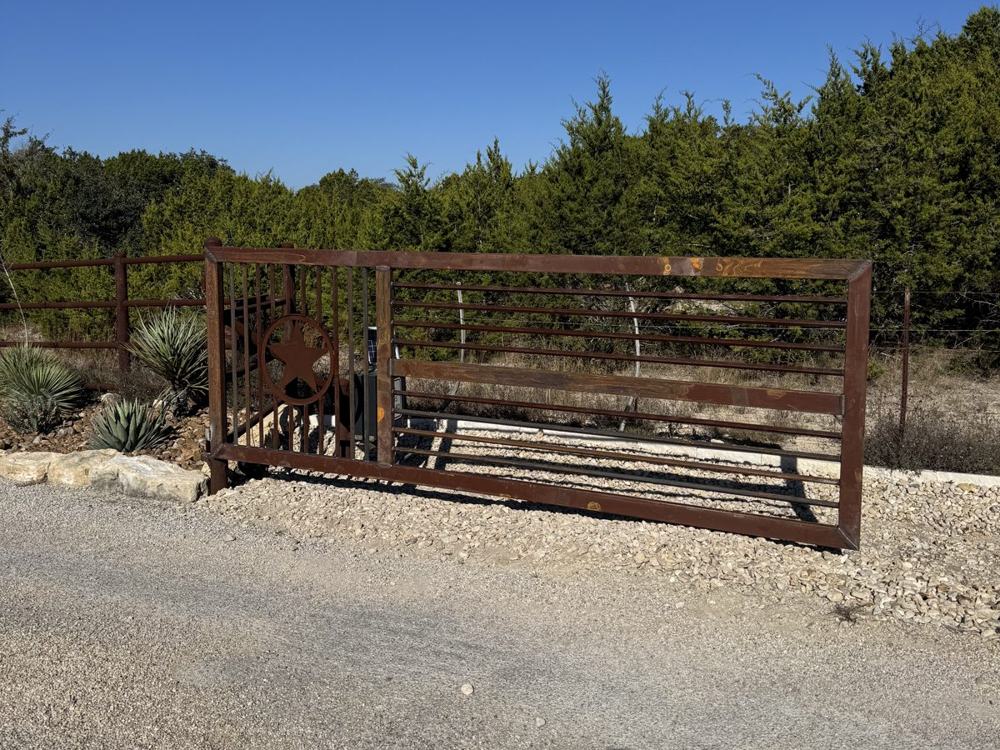 Welded pipe gate panel